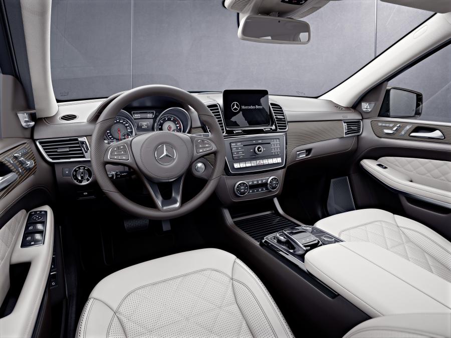 Торпедо Mercedes-Benz GLS500 4Matic Grand Edition (X166) 2017 года  (фото 6 из 7)